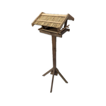 Krmítko pro ptáky na noze